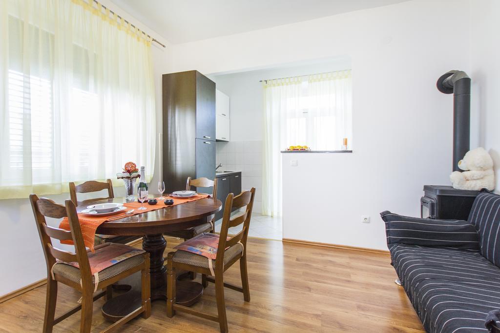 Apartment Amber Koromačno Quarto foto